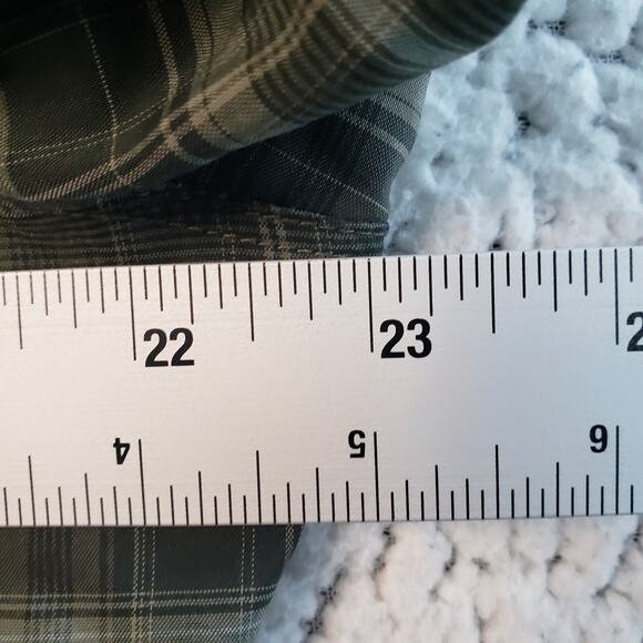 KUHL Button Down Shirt Men L Green Plaid Long Sleeve Casual Workwear 46x29 - Picture 4 of 9